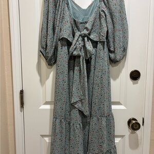 Chic Floral Midi Dress in Soft Blue